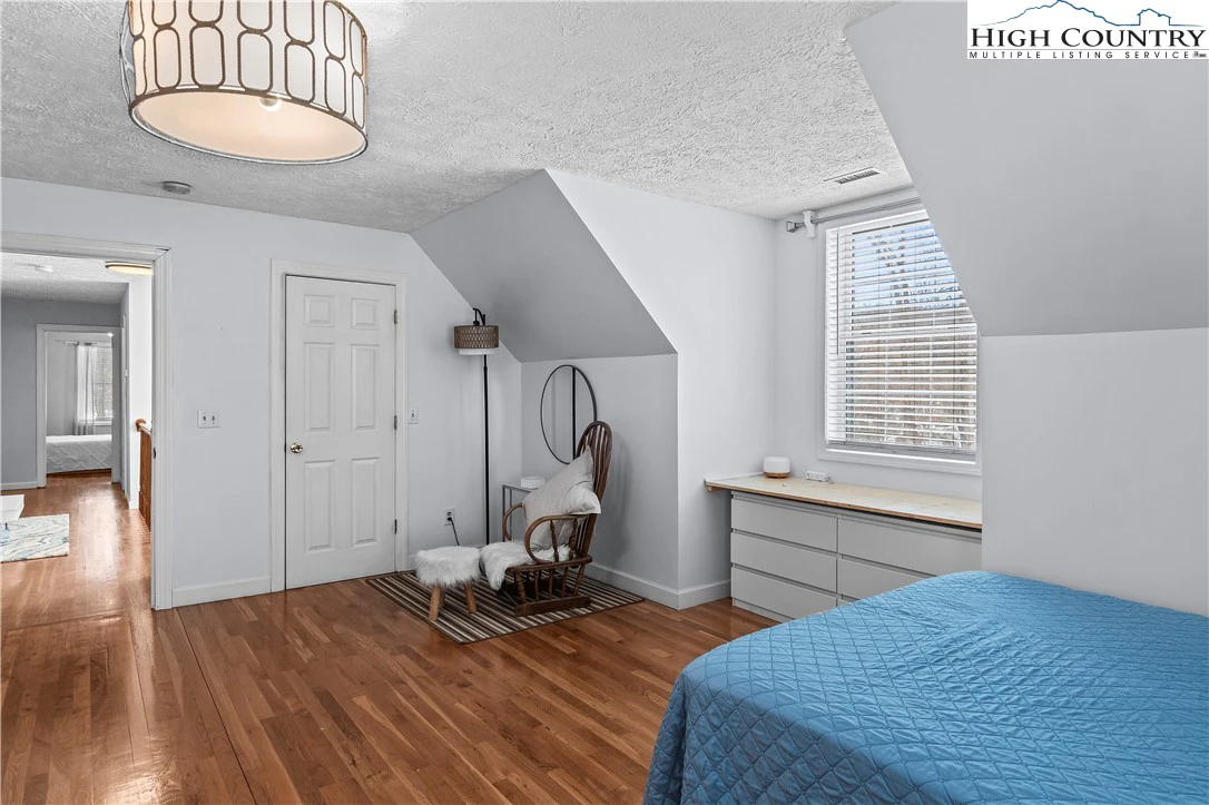 Image number 10 for the current listing