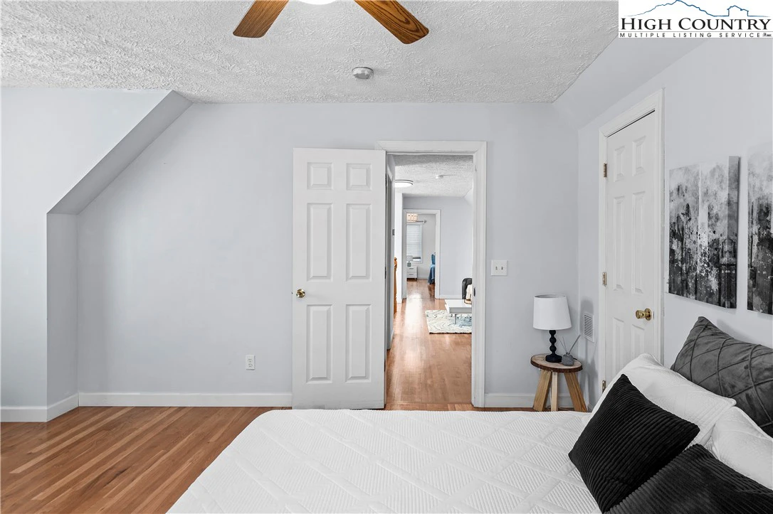 Image number 13 for the current listing