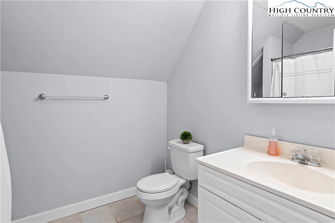 Image number 2 for the current listing