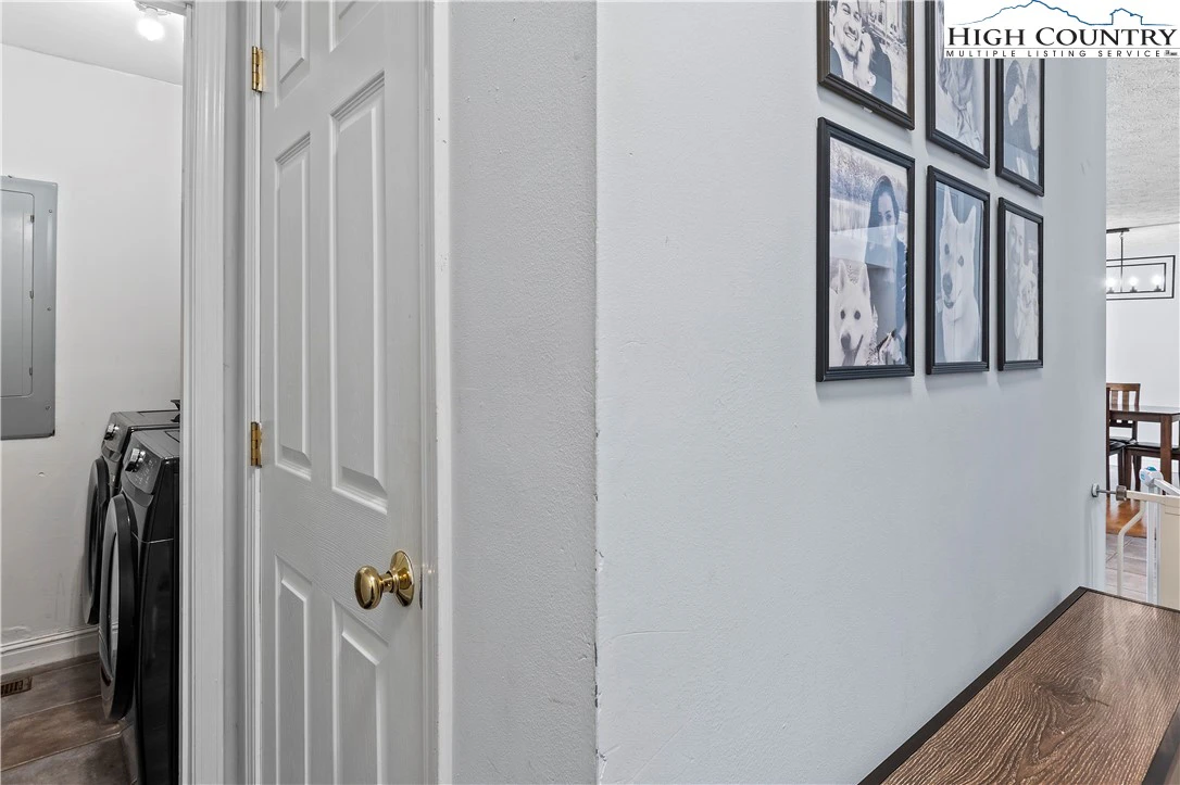 Image number 15 for the current listing