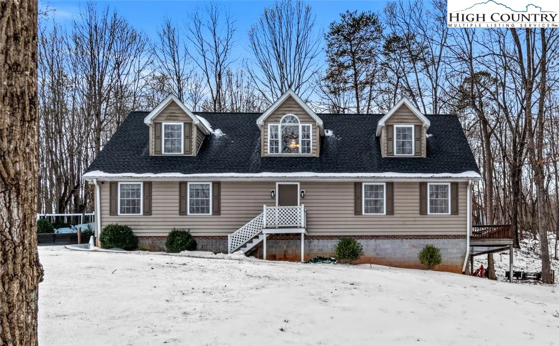 Image number 1 for the current listing