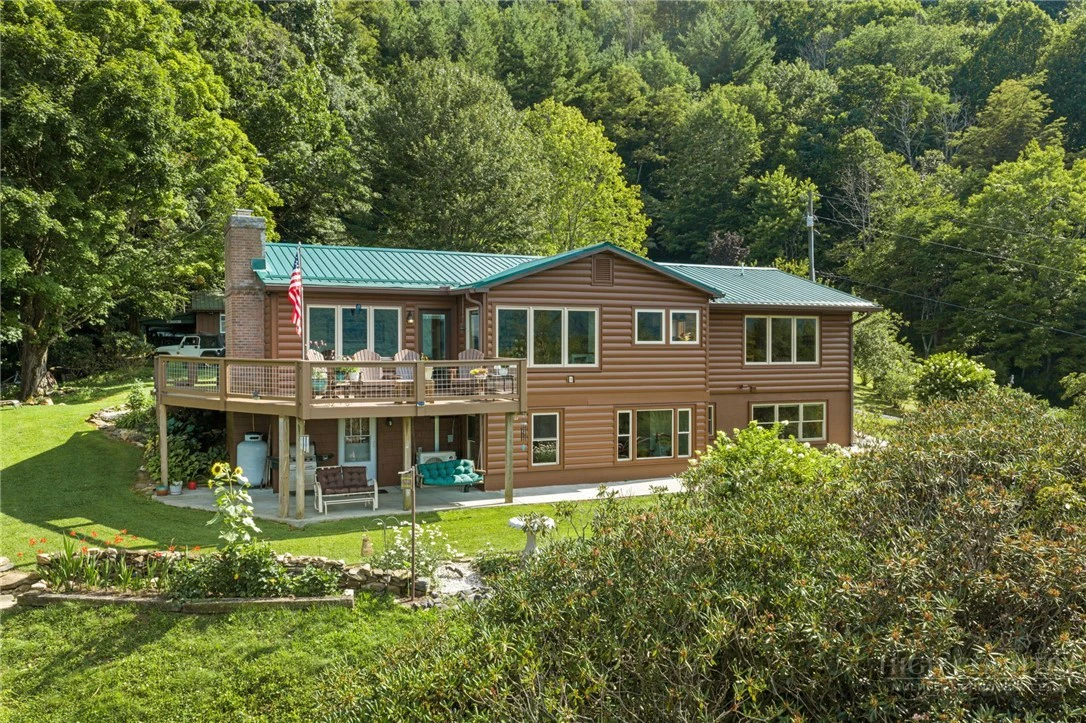 Image number 1 for the current listing