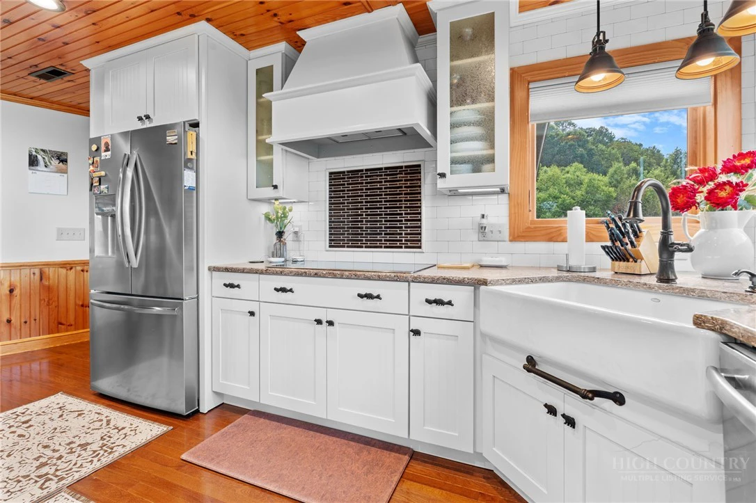 Image number 12 for the current listing