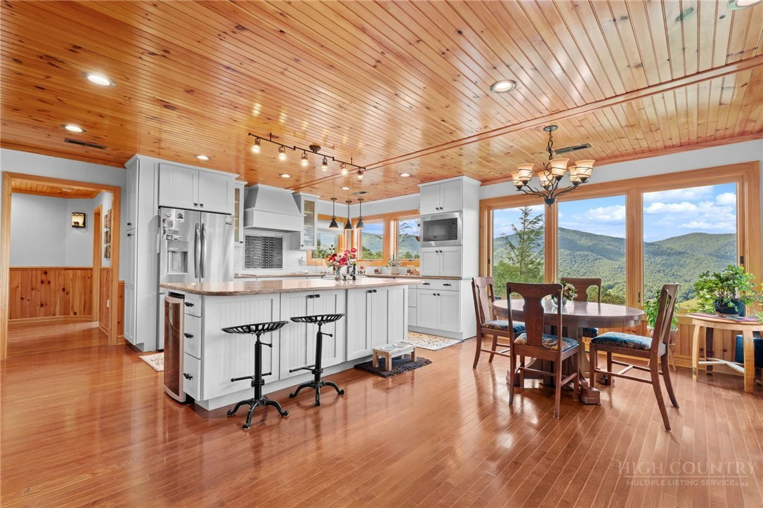 Image number 13 for the current listing
