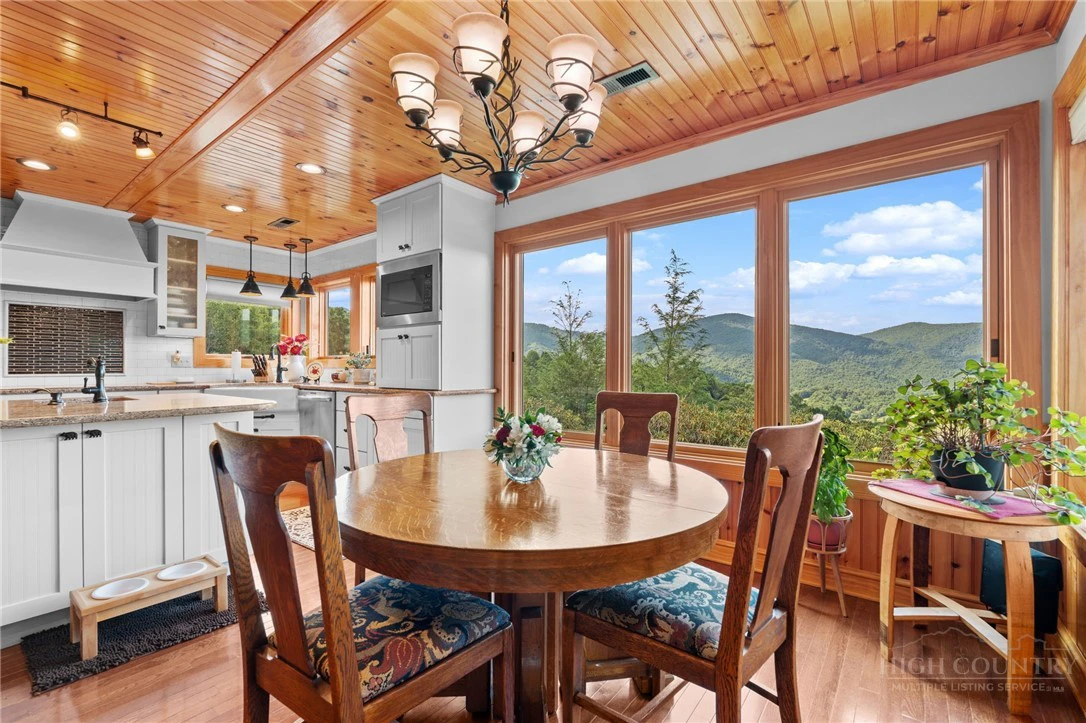 Image number 14 for the current listing