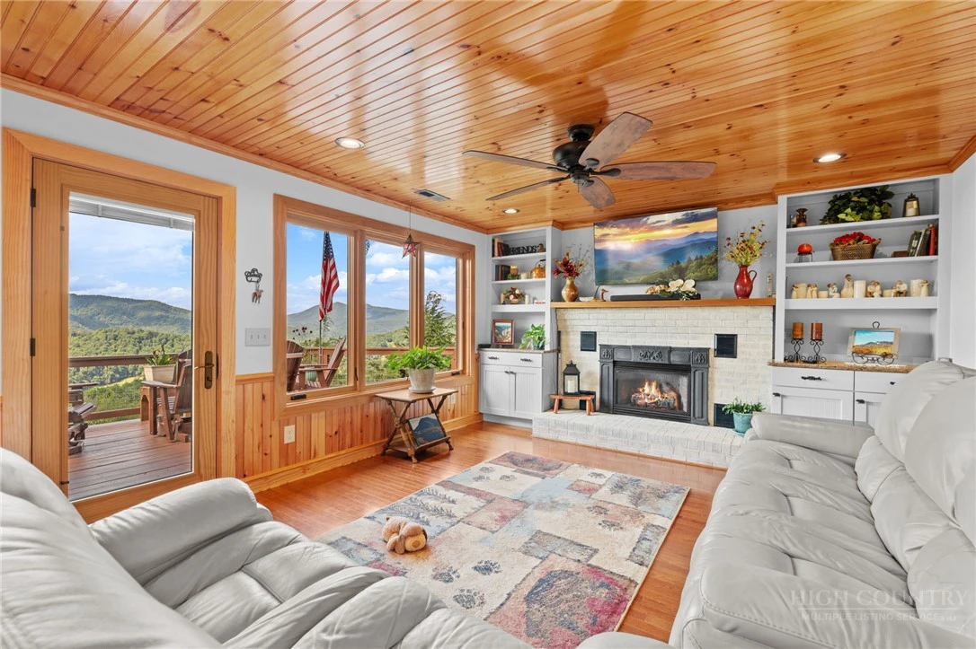 Image number 16 for the current listing