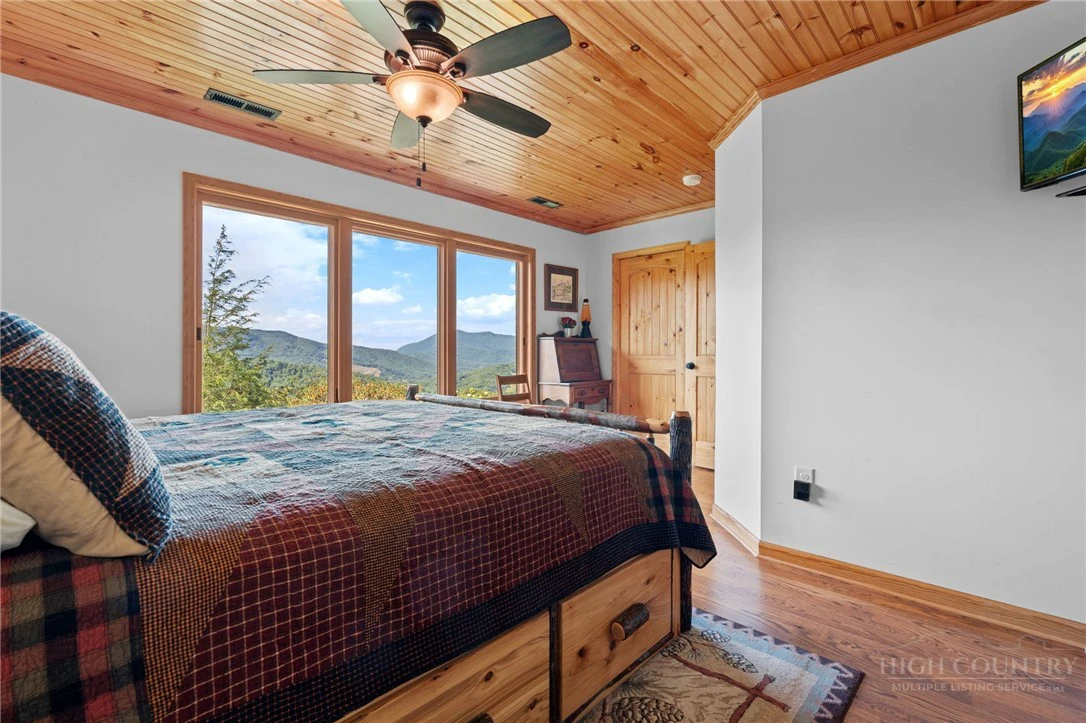 Image number 20 for the current listing