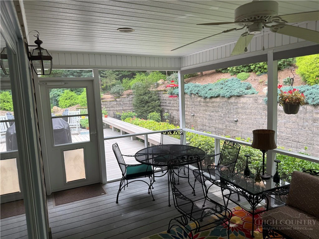 Image number 11 for the current listing