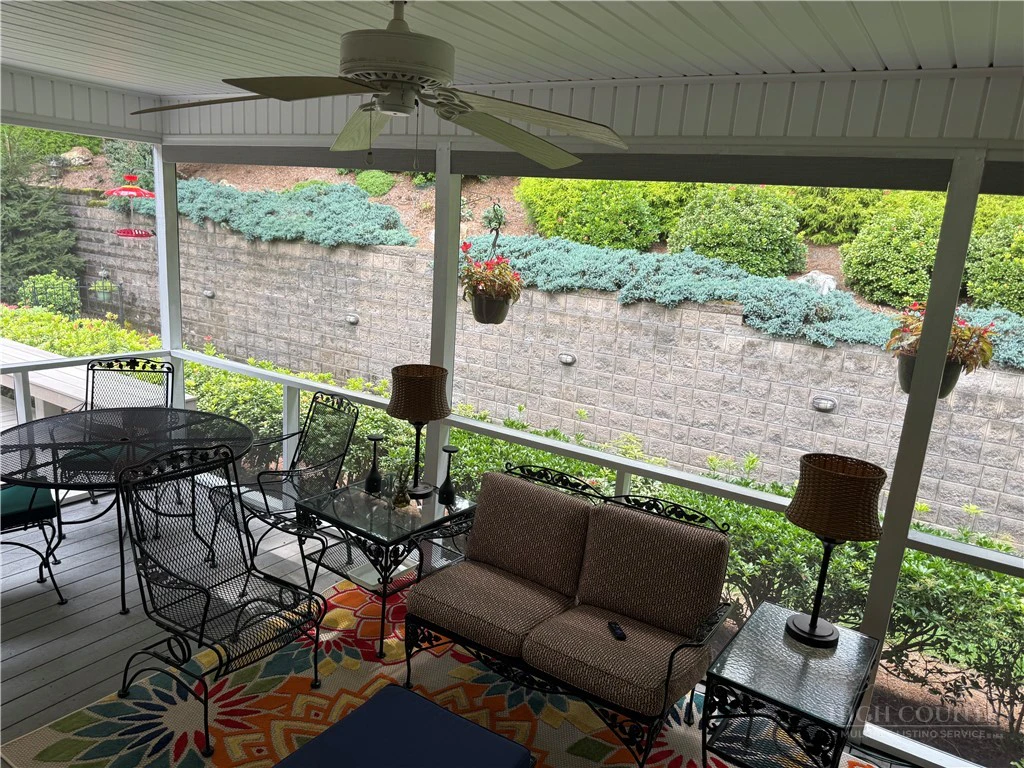 Image number 12 for the current listing