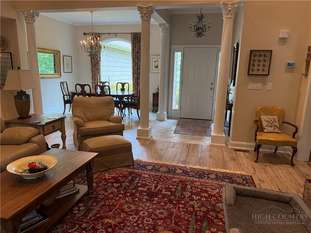 Image number 8 for the current listing