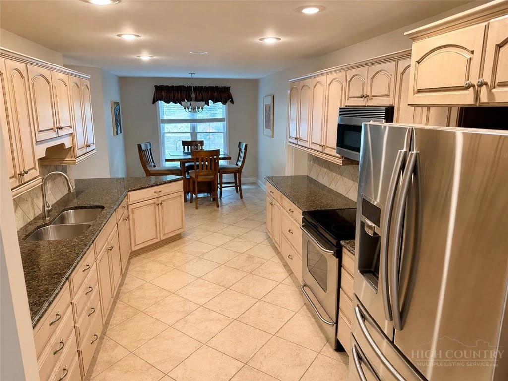 Image number 5 for the current listing