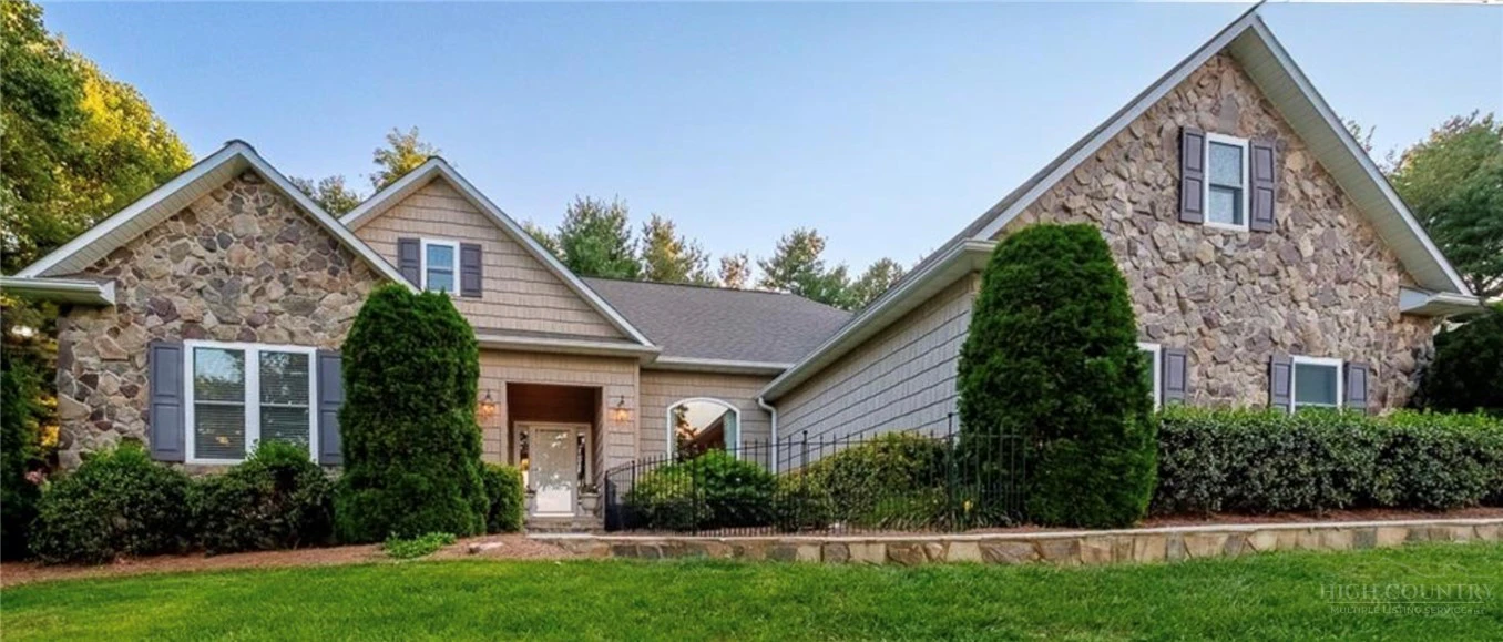 Image number 1 for the current listing