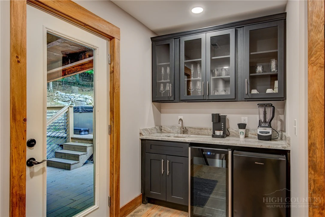 Image number 3 for the current listing