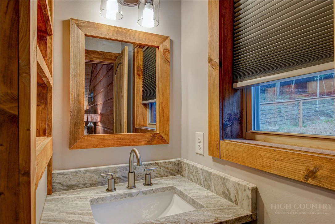 Image number 7 for the current listing