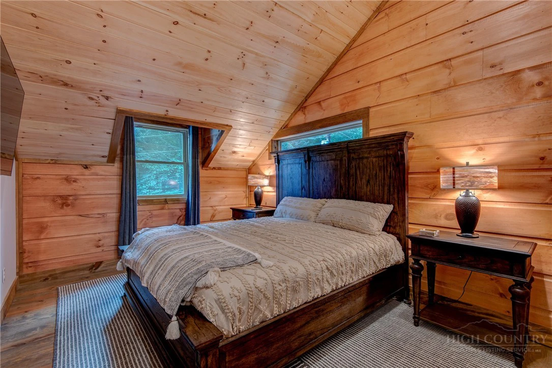 Image number 11 for the current listing