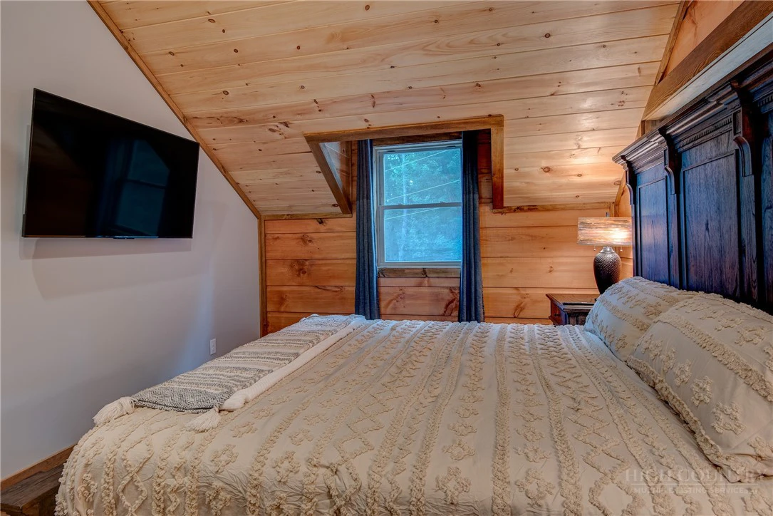 Image number 2 for the current listing