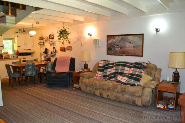 Image number 15 for the current listing