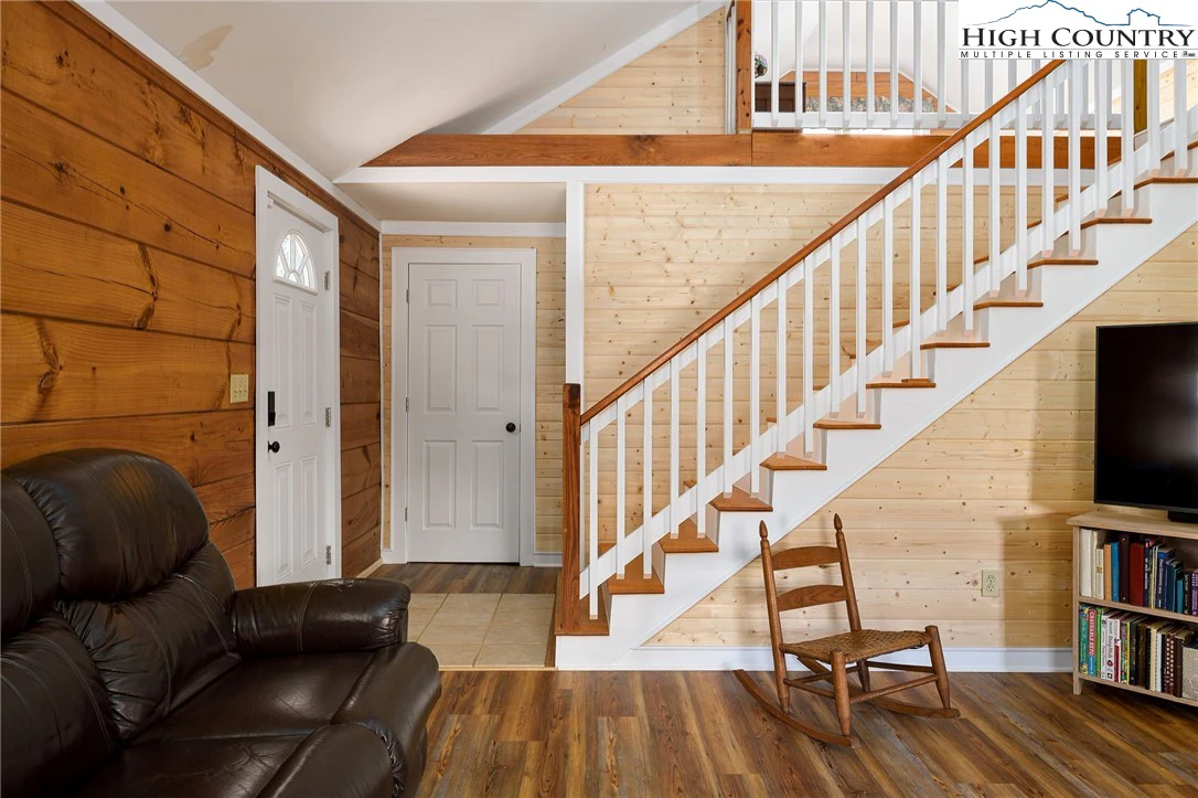 Image number 8 for the current listing