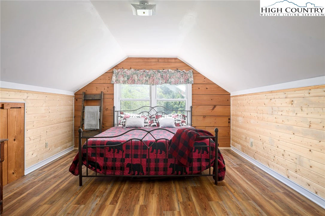 Image number 11 for the current listing
