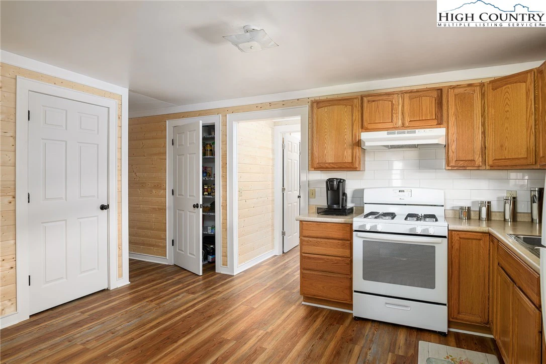 Image number 3 for the current listing