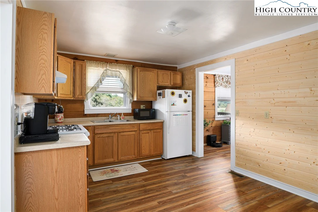 Image number 4 for the current listing