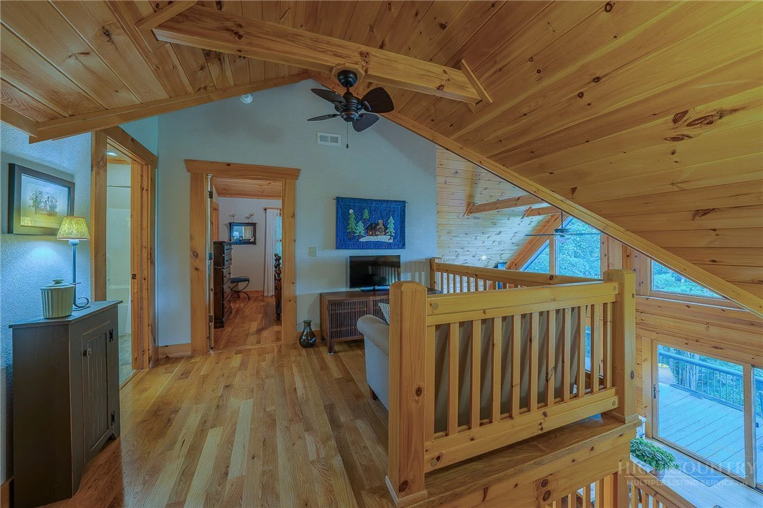 Image number 13 for the current listing