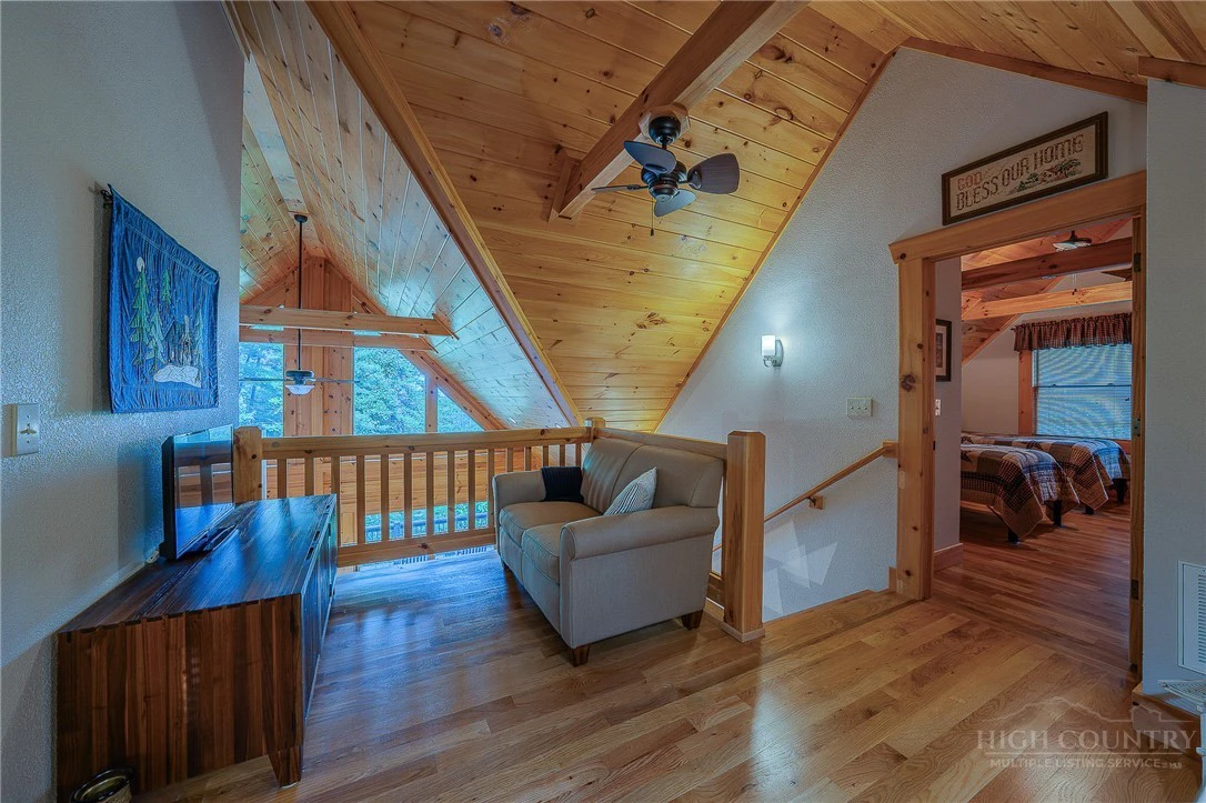 Image number 12 for the current listing