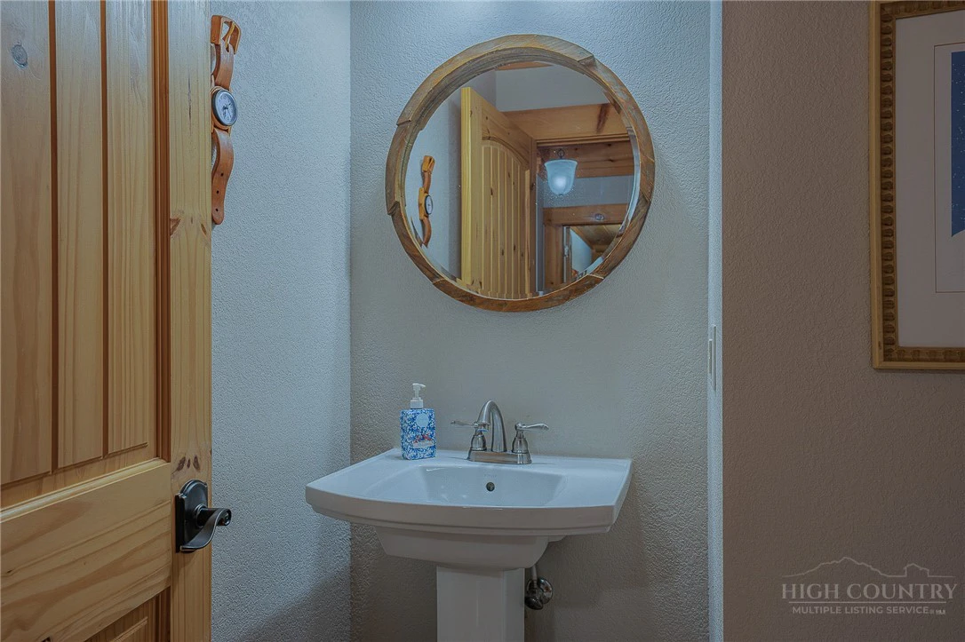 Image number 9 for the current listing