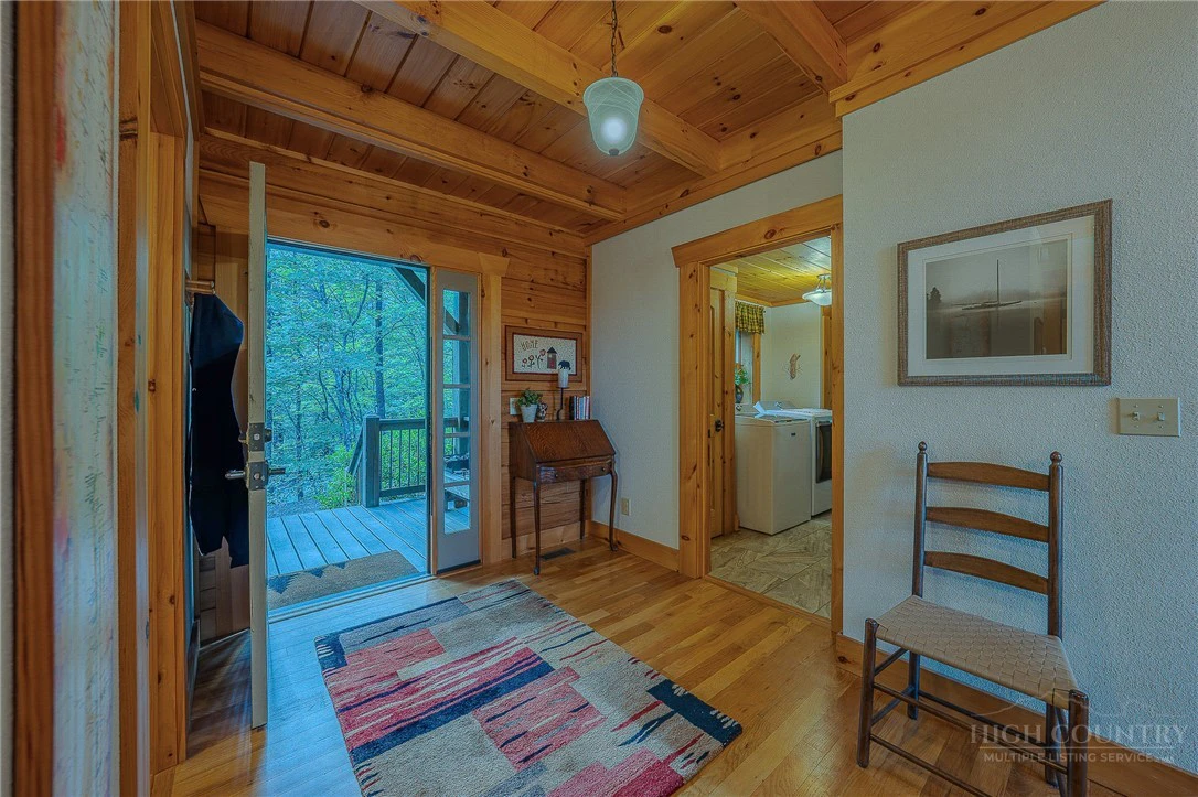 Image number 5 for the current listing