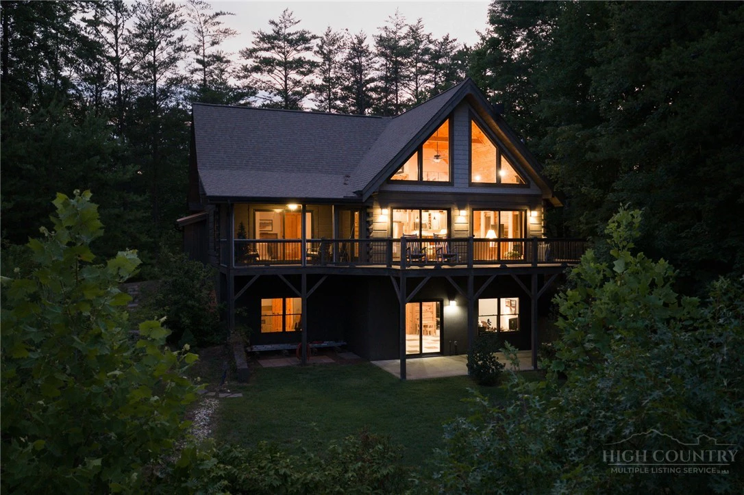 Image number 18 for the current listing