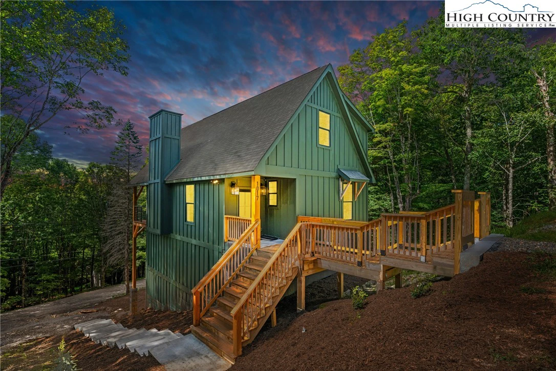 Image number 1 for the current listing