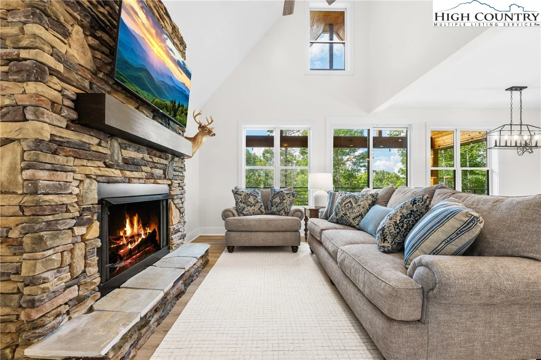 Image number 20 for the current listing