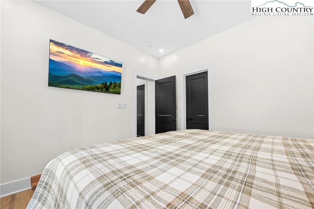 Image number 10 for the current listing