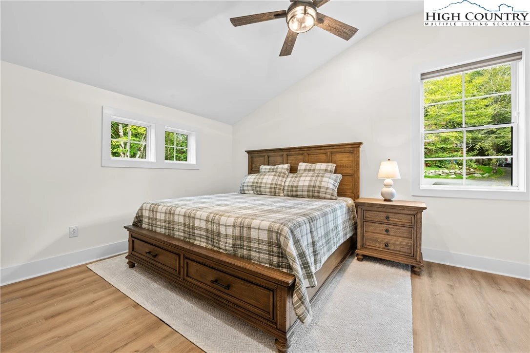 Image number 7 for the current listing