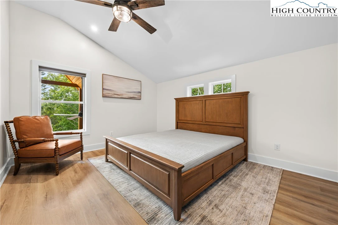 Image number 5 for the current listing