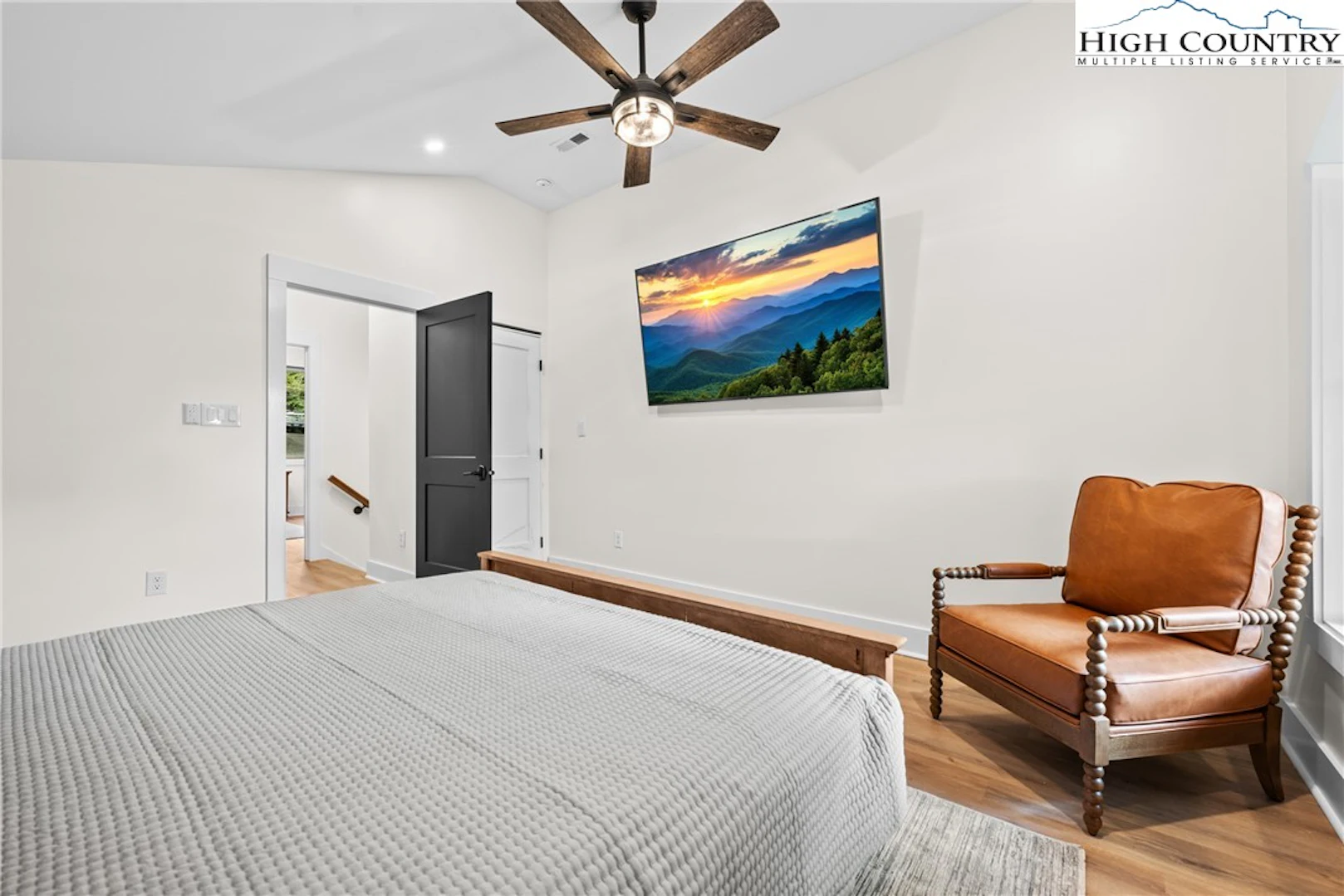 Image number 4 for the current listing