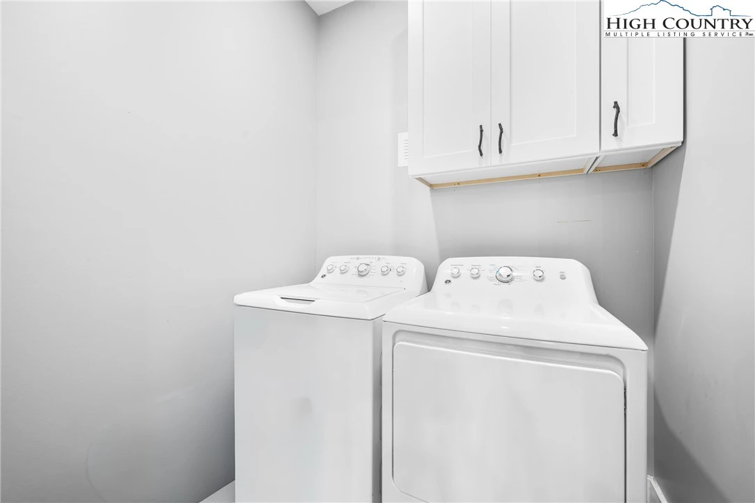 Image number 3 for the current listing