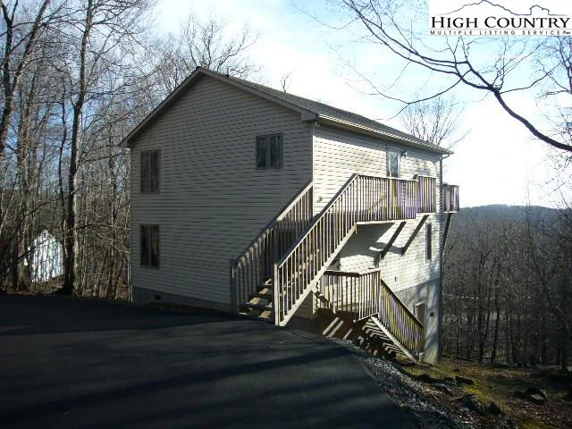 Image number 1 for the current listing