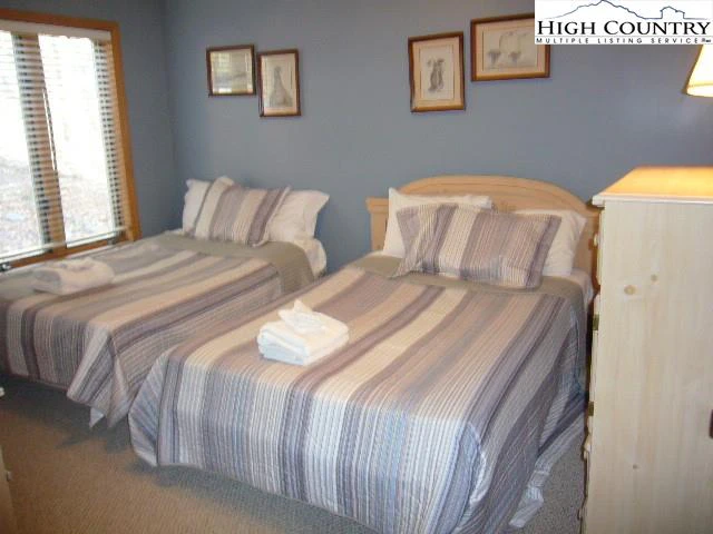 Image number 10 for the current listing