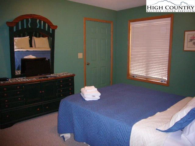 Image number 8 for the current listing