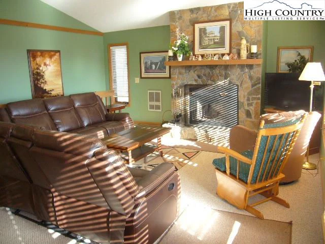 Image number 16 for the current listing