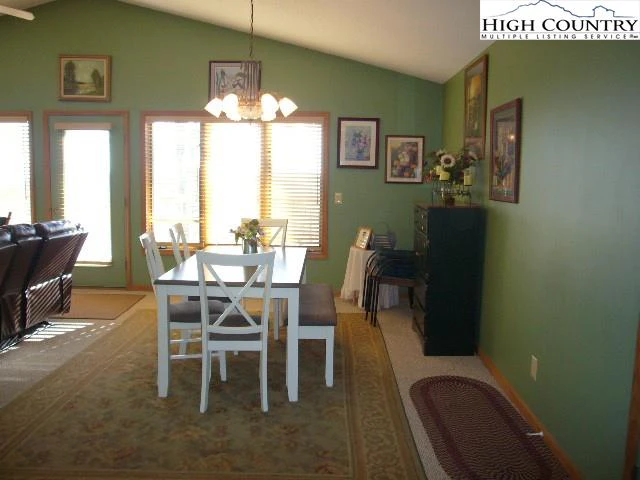 Image number 14 for the current listing
