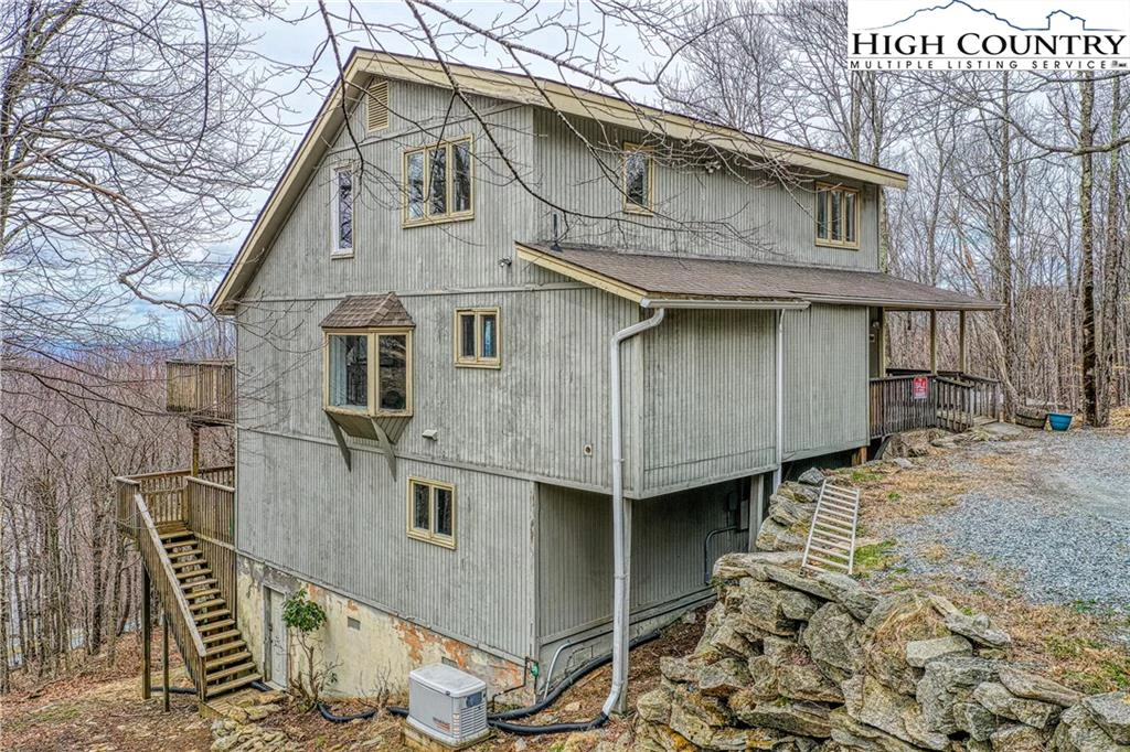Image number 13 for the current listing