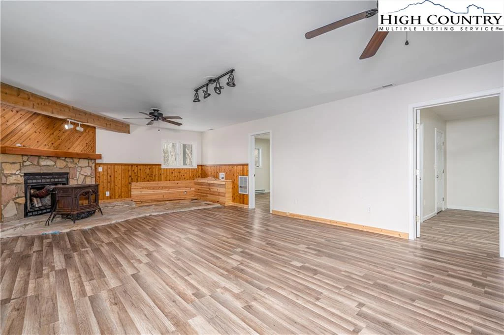 Image number 3 for the current listing