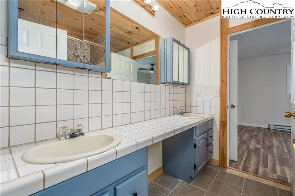 Image number 6 for the current listing