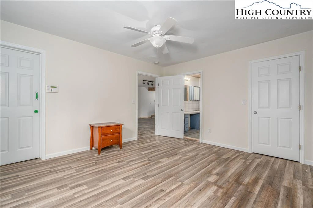 Image number 7 for the current listing