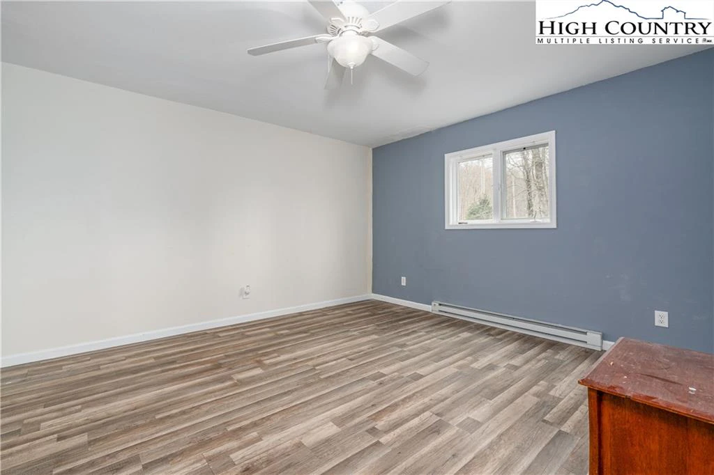Image number 8 for the current listing