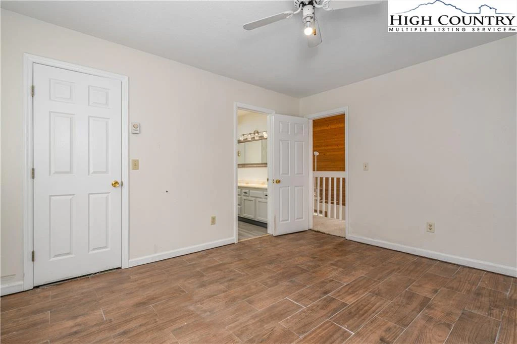 Image number 9 for the current listing