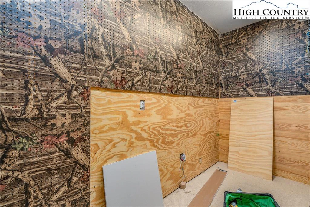 Image number 2 for the current listing