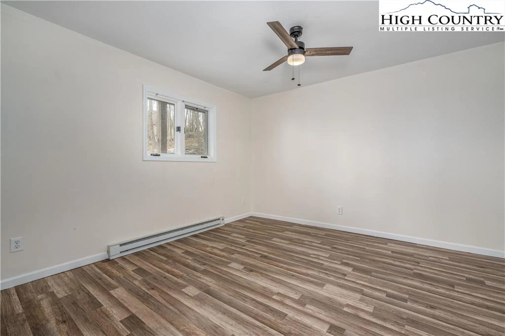 Image number 21 for the current listing